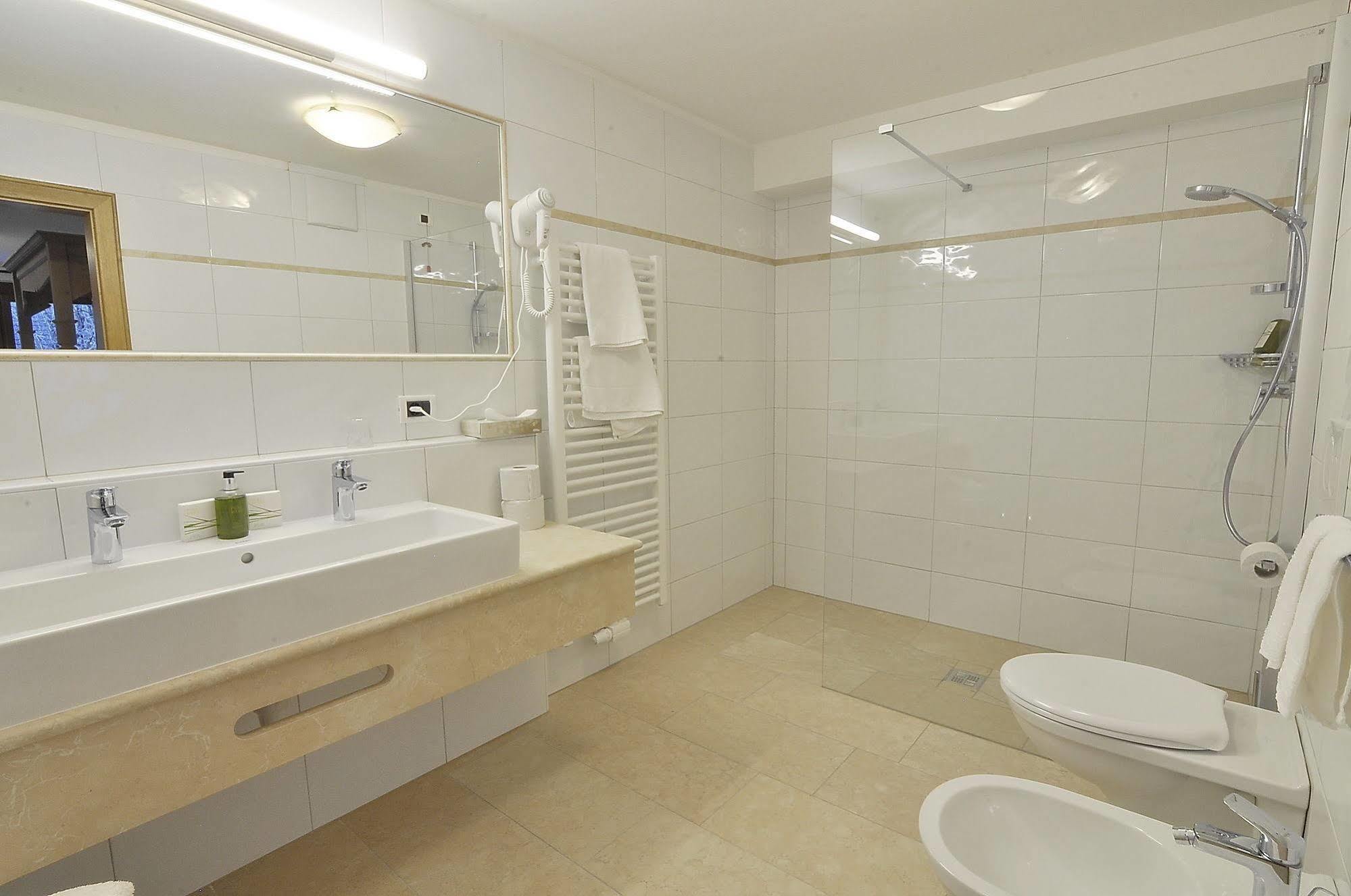 Hotel Monte Paraccia San Vigilio Di Marebbe Eksteriør billede