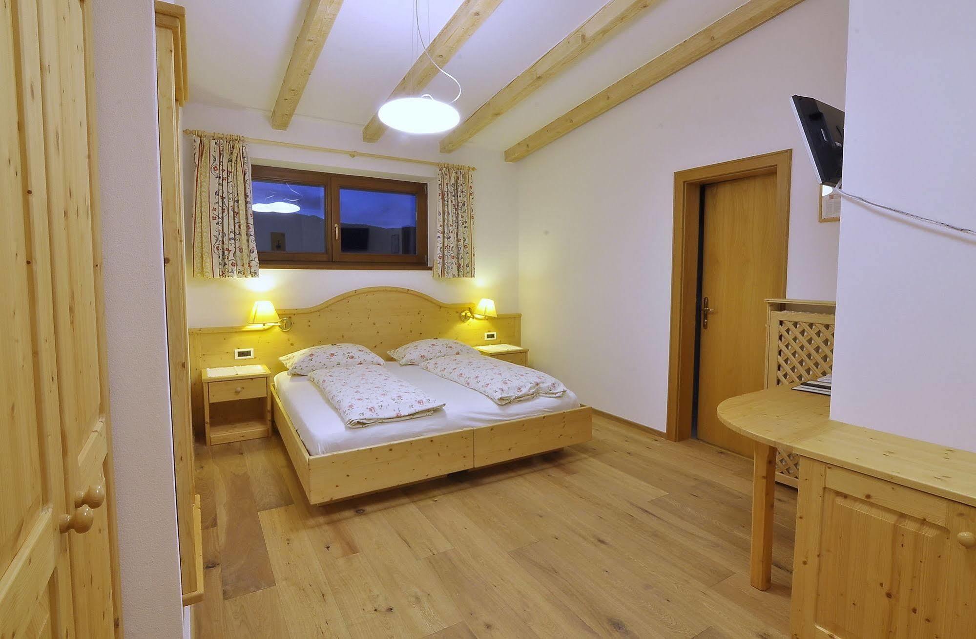 Hotel Monte Paraccia San Vigilio Di Marebbe Eksteriør billede