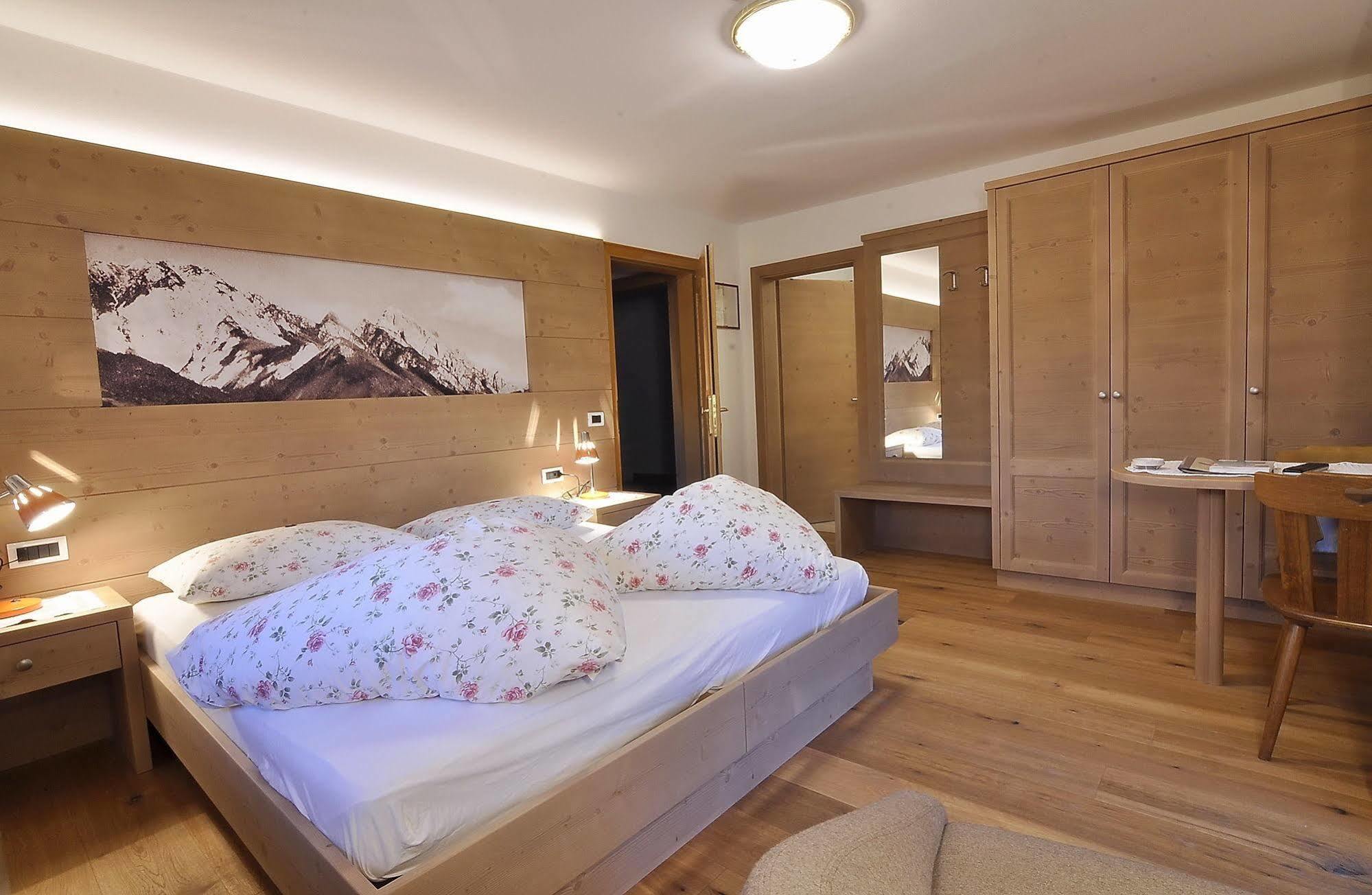 Hotel Monte Paraccia San Vigilio Di Marebbe Eksteriør billede