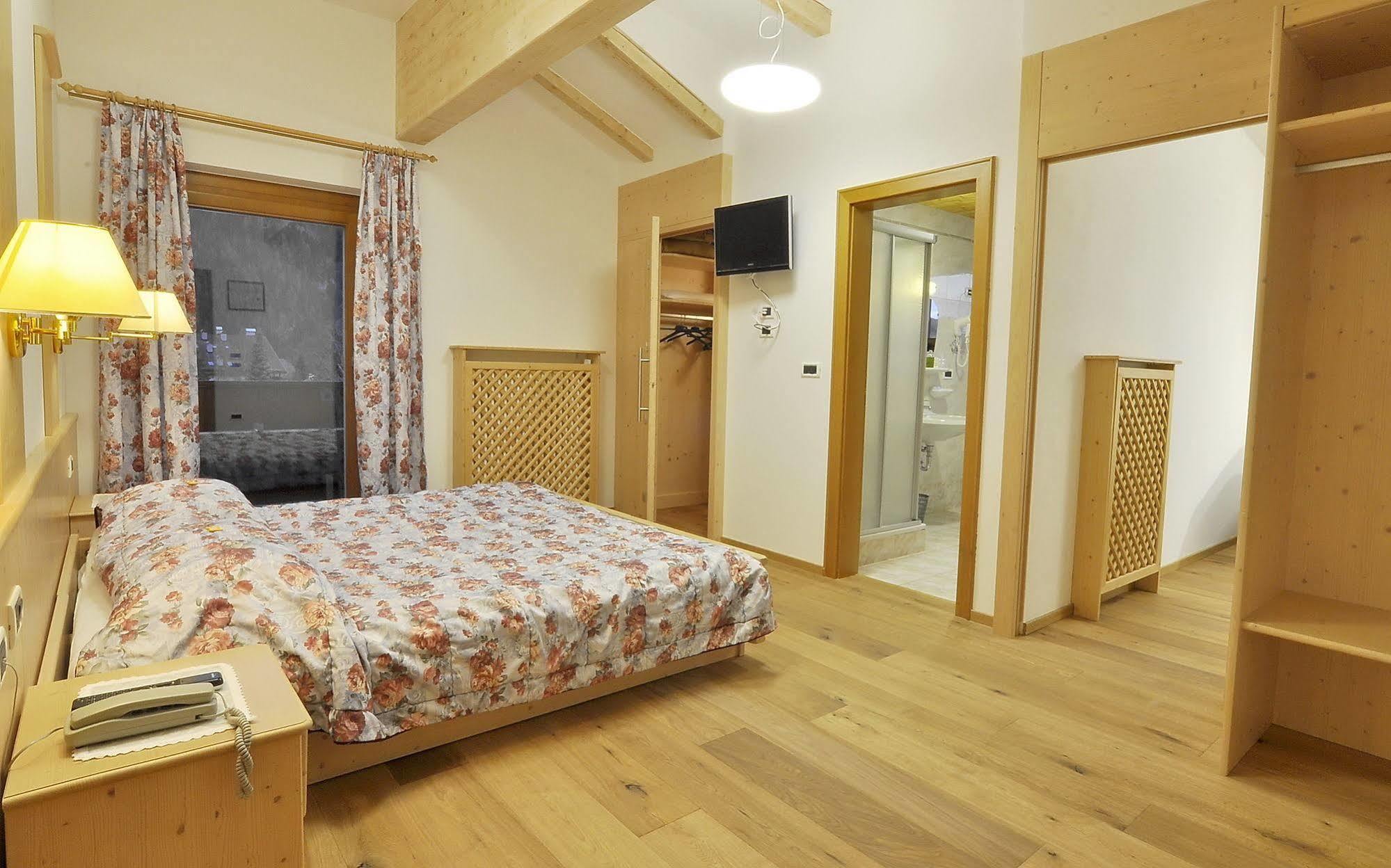Hotel Monte Paraccia San Vigilio Di Marebbe Eksteriør billede