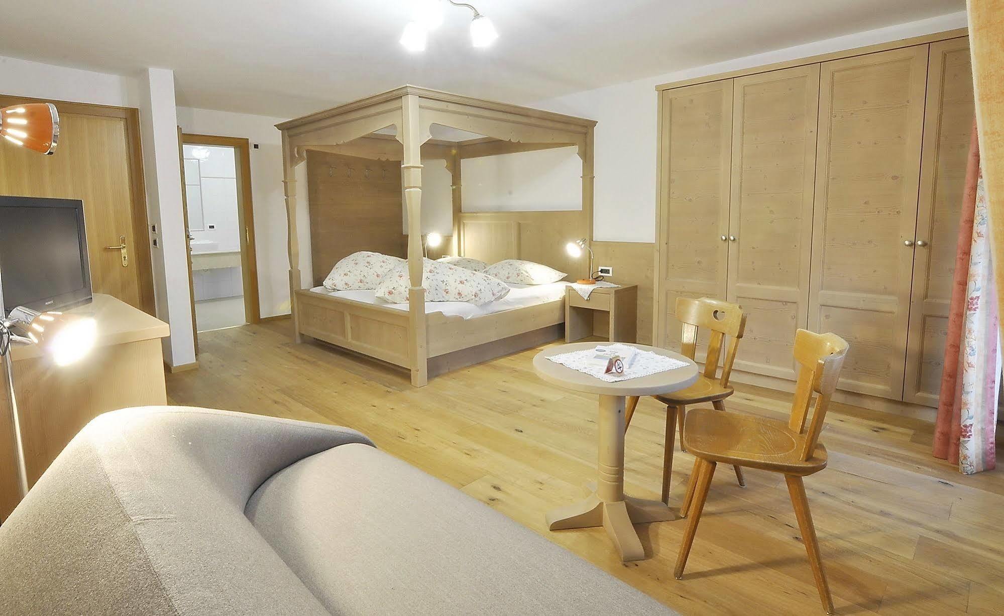 Hotel Monte Paraccia San Vigilio Di Marebbe Eksteriør billede